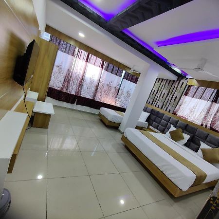 Hotel Rudra Palace Ānand Buitenkant foto