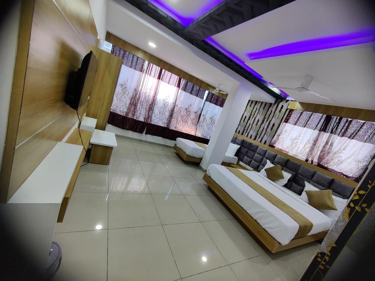 Hotel Rudra Palace Ānand Buitenkant foto