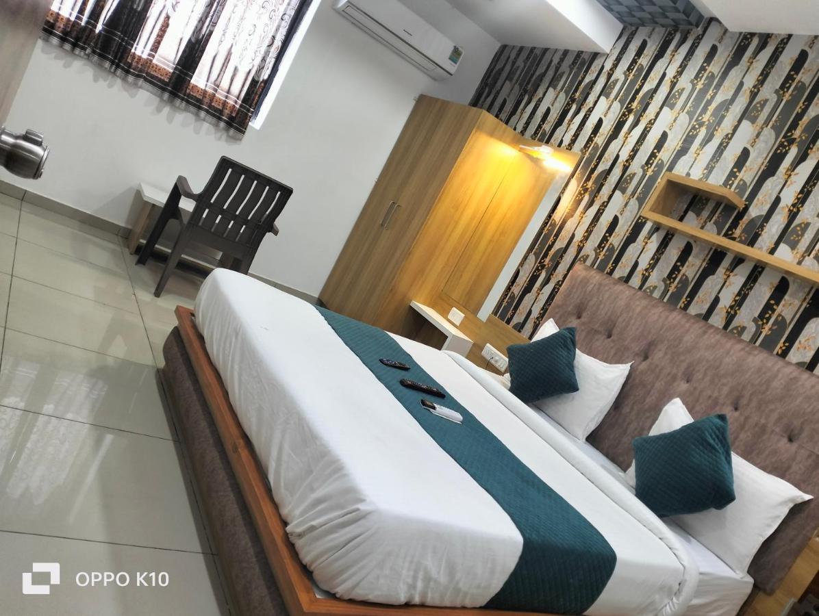 Hotel Rudra Palace Ānand Buitenkant foto