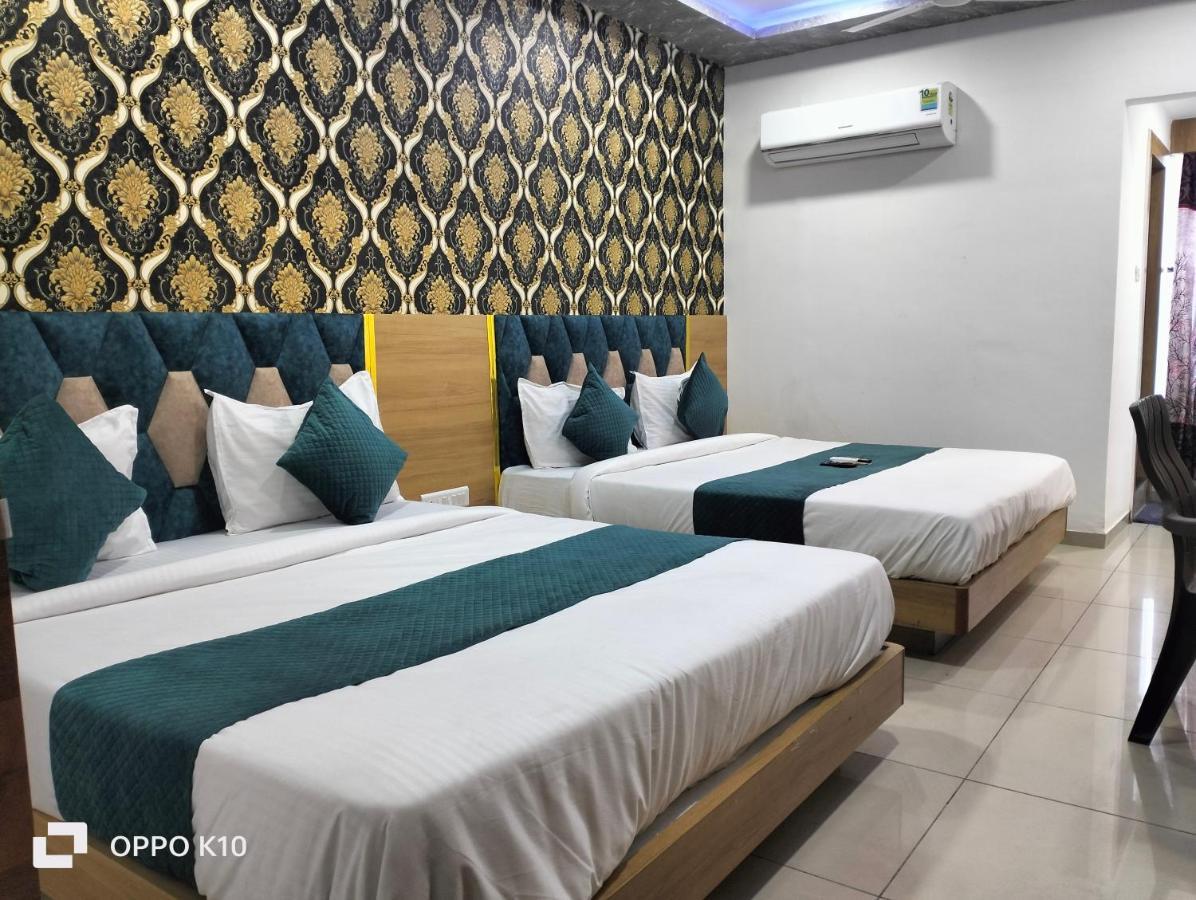 Hotel Rudra Palace Ānand Buitenkant foto
