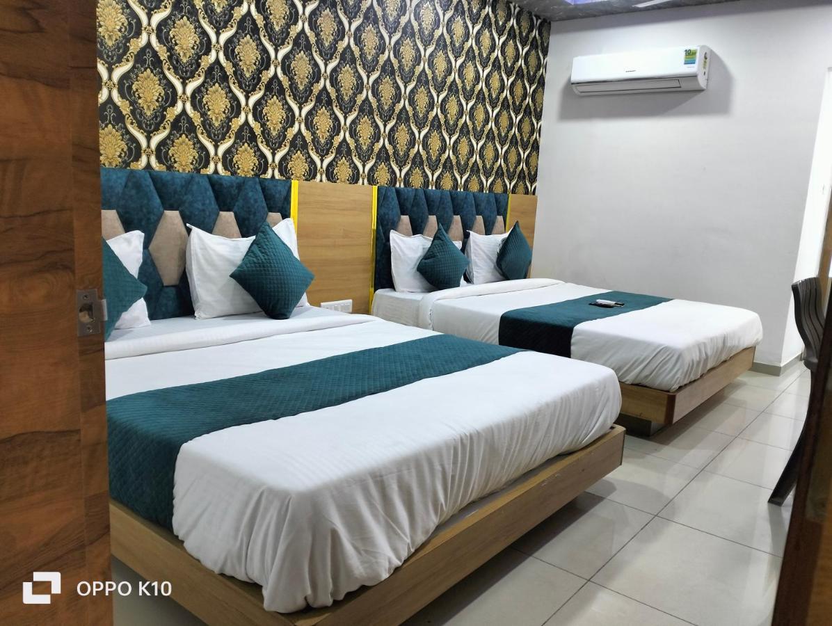 Hotel Rudra Palace Ānand Buitenkant foto