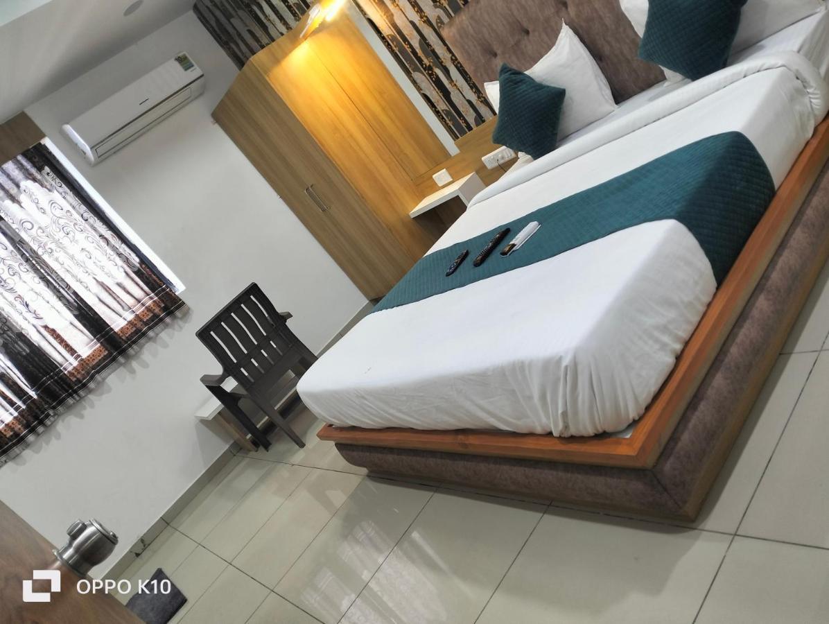 Hotel Rudra Palace Ānand Buitenkant foto