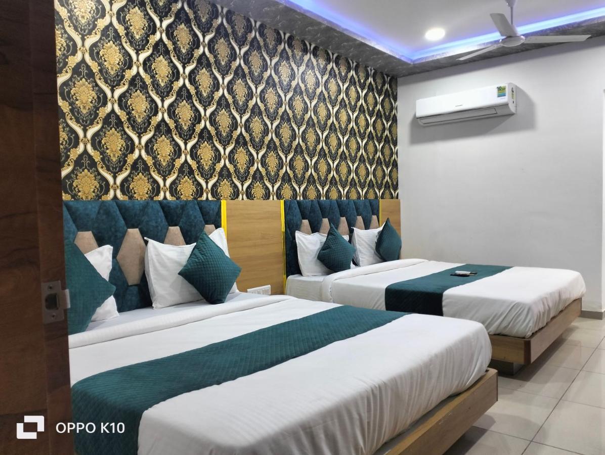 Hotel Rudra Palace Ānand Buitenkant foto