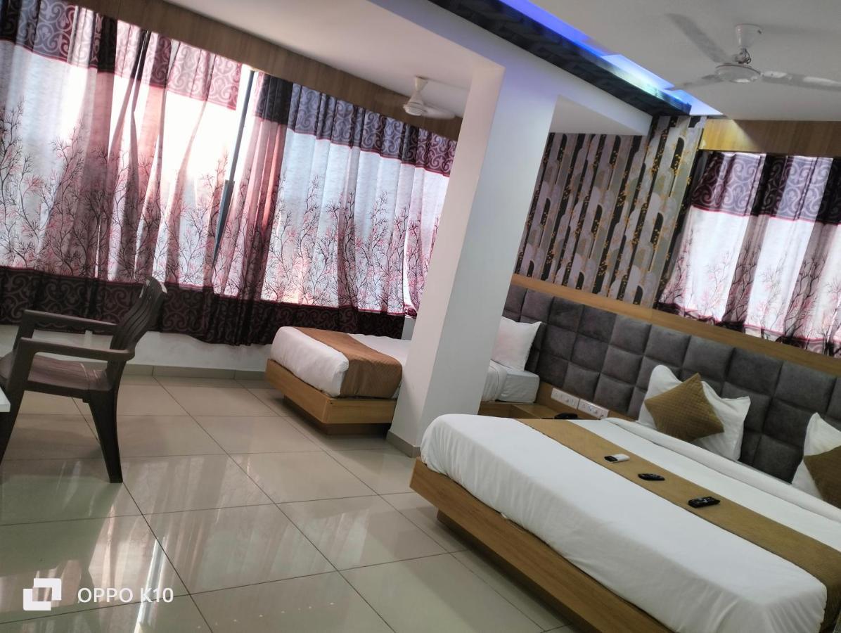 Hotel Rudra Palace Ānand Buitenkant foto