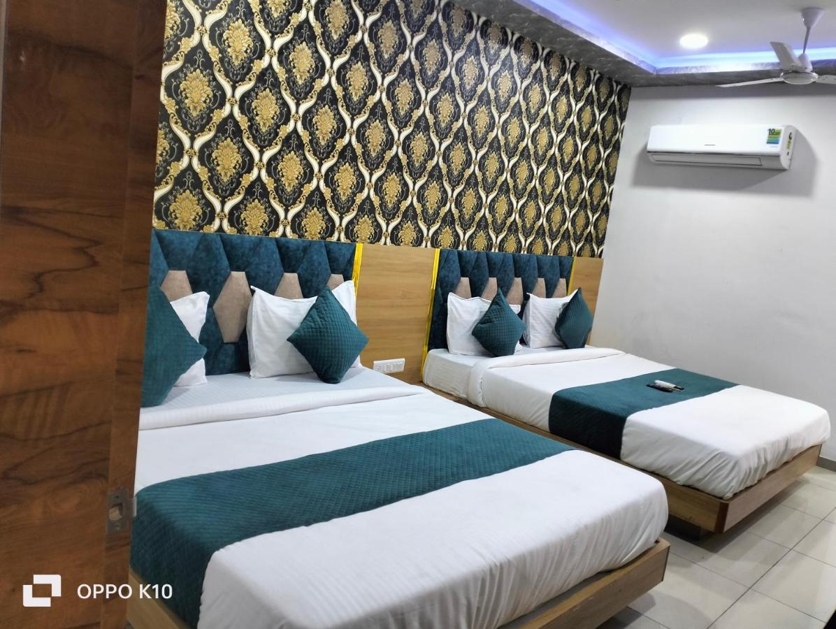 Hotel Rudra Palace Ānand Buitenkant foto